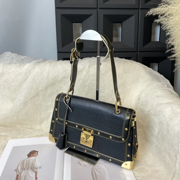 95新 LouisVuitton/路易威登 黑金苏哈利翻盖单肩包