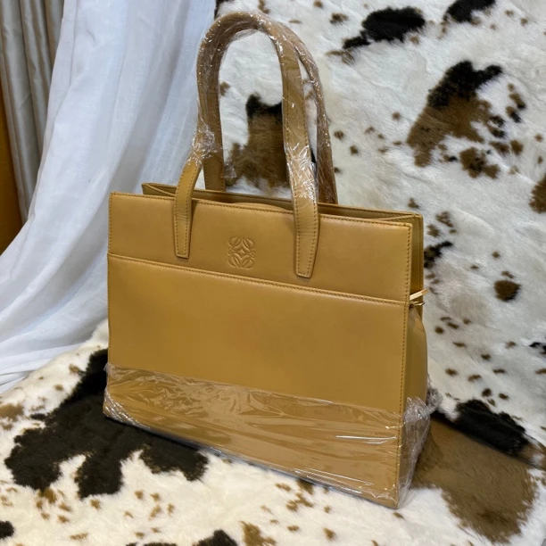 95新 LOEWE/罗意威 皮质手提单肩包