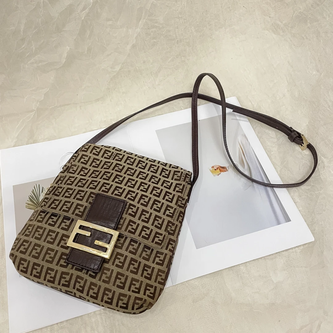 95新 FENDI/芬迪 双F扣金棕翻盖斜挎包
