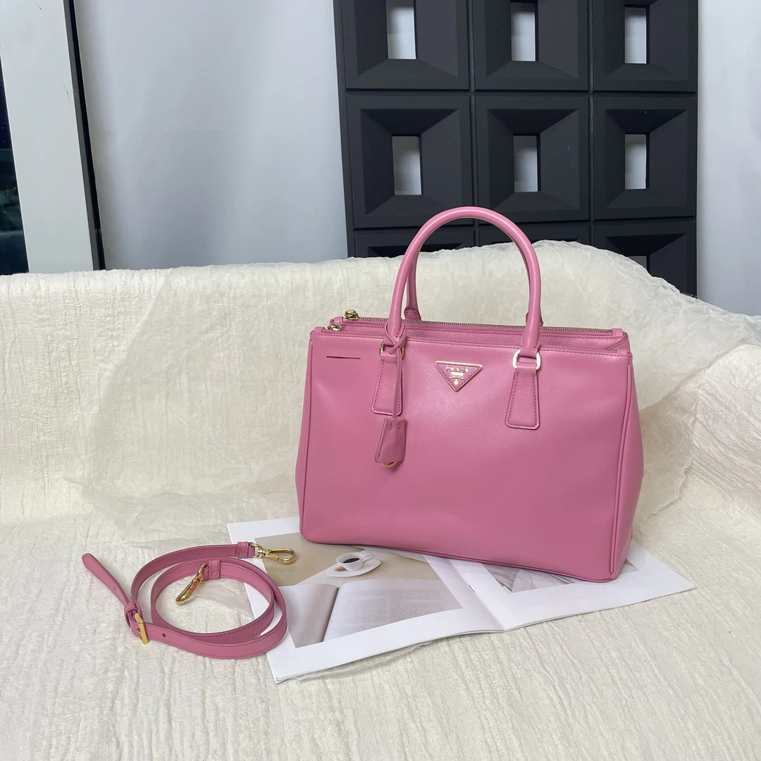 95新 Prada/普拉达 樱花粉中号杀手斜挎包