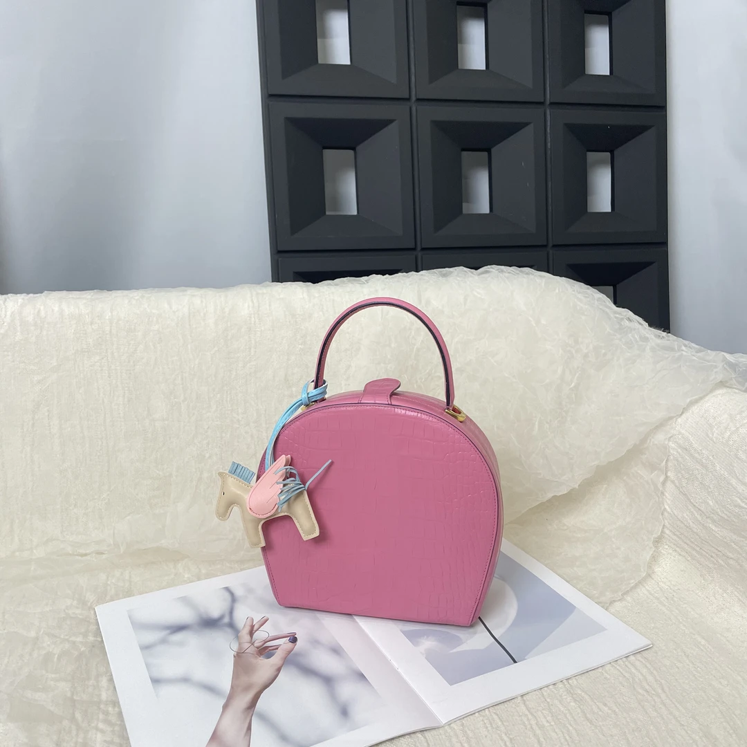 95新 Celine/思琳 粉色鳄压手提包