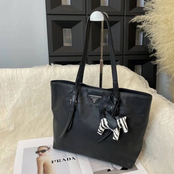 95新 Prada/普拉达 黑银十字纹单肩托特包