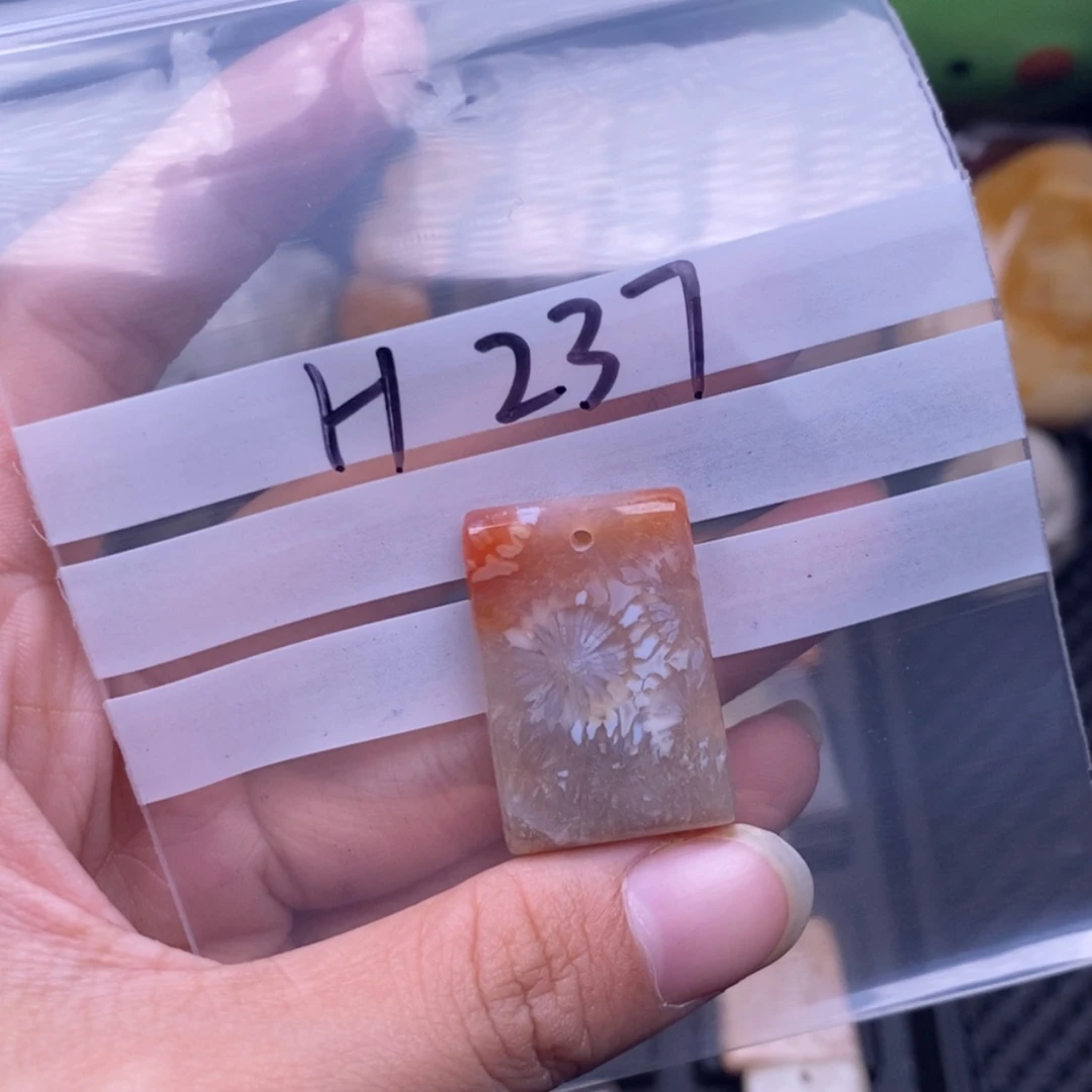 【闪购商品】硅化玉颈饰未镶嵌小*子