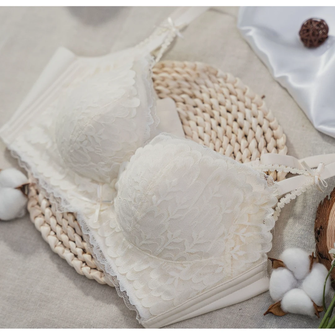 时尚女士蕾丝立体裸感舒适聚拢上托防下垂薄款美背调整型内衣