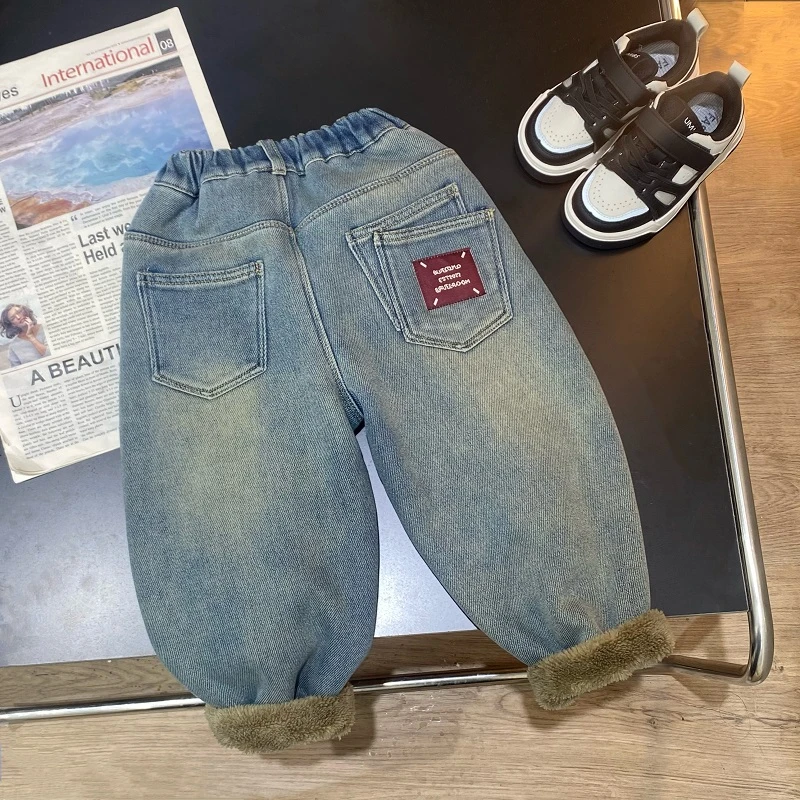 男女童中性设计潮流红标加绒加厚糕糕绒牛仔裤