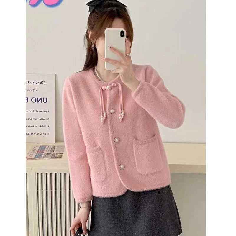 小香风仿水貂绒开衫外套女秋冬2024新款设计感珍珠扣外搭短款上衣