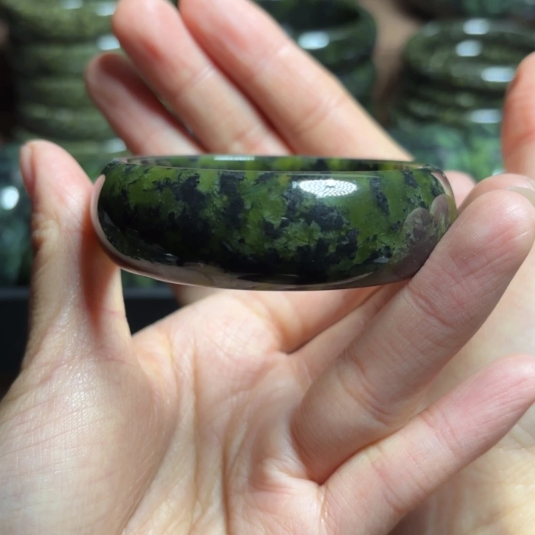 【闪购商品】蛇纹石玉手镯未镶嵌牛**宝