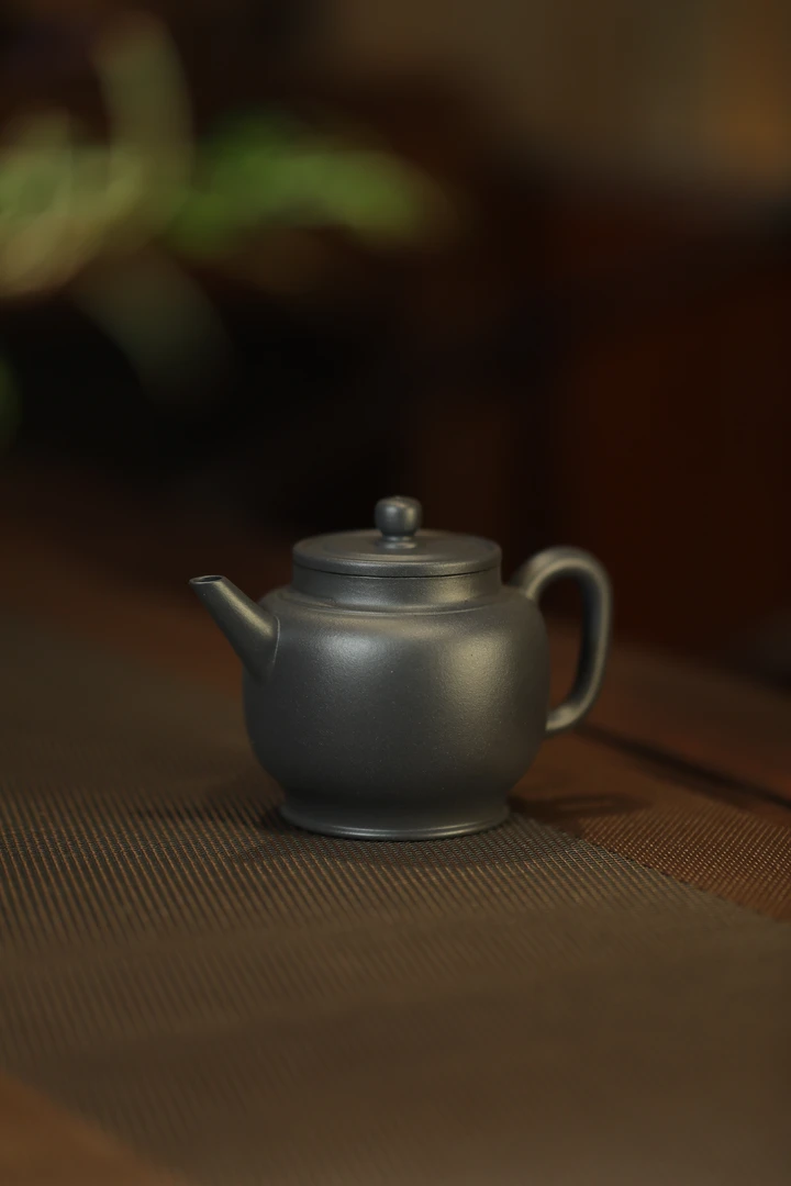 史飞达《剑流宫灯》所售为红线价格，青灰190cc全手工宜兴紫砂