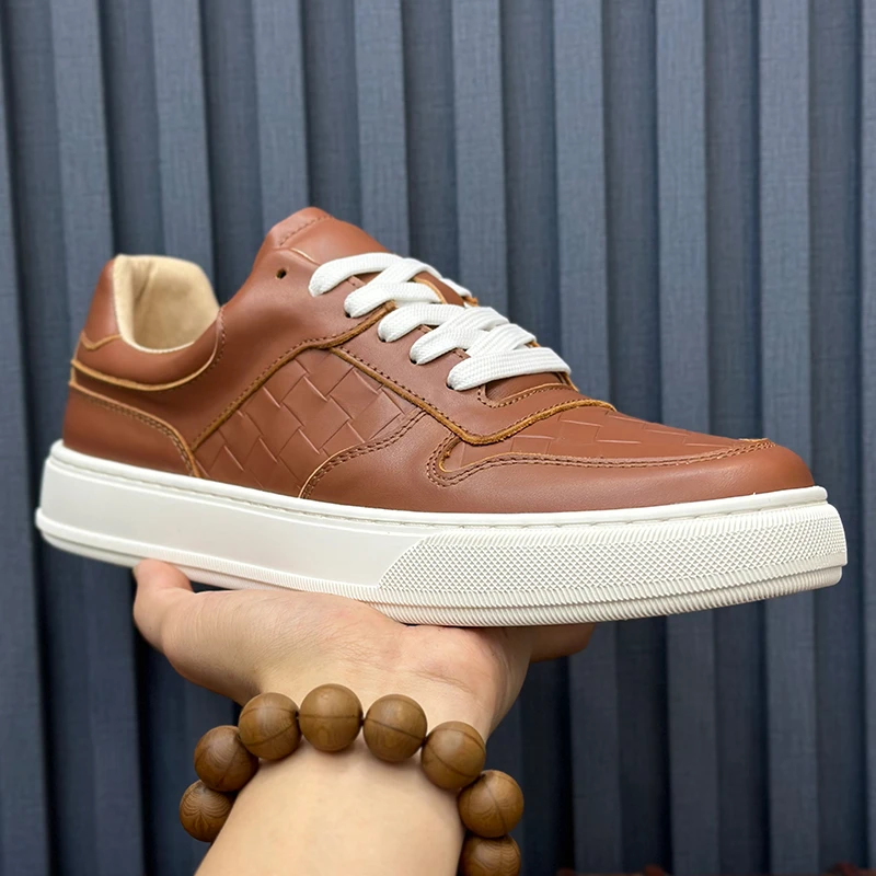 休闲板鞋男款2025春季新款时尚百搭男士轻奢透气真皮软底运动潮鞋
