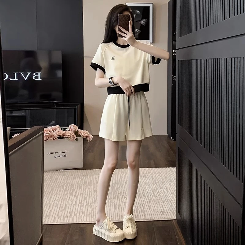 休闲时尚套装夏季2023新款女夏小个子休闲撞色设计运动短裤两件套