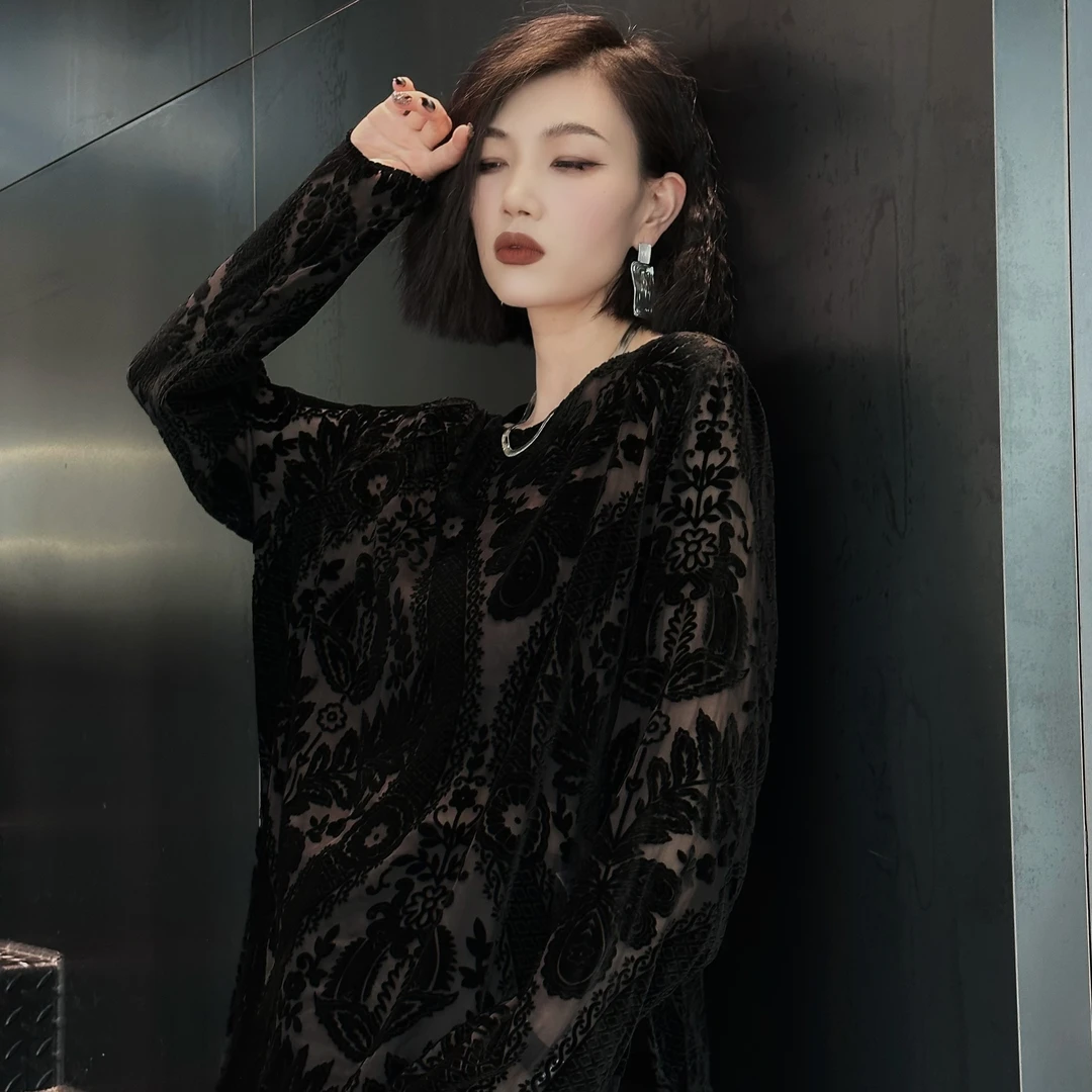 【悸动】Z.R上品屋 黑色蕾丝绒花不规则斜边开叉下摆真丝丝绒上衣
