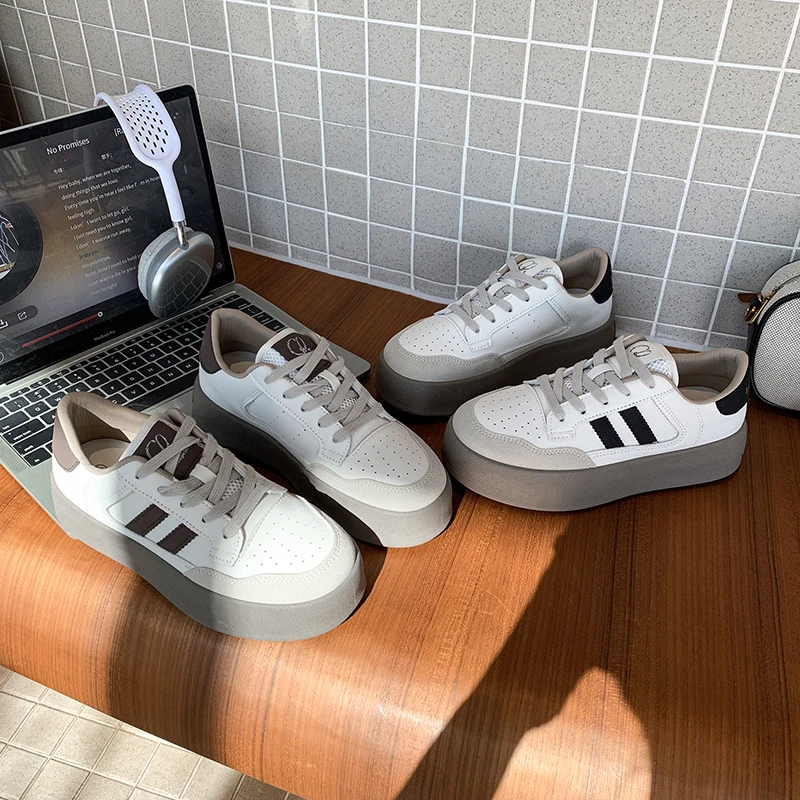 拉夏贝尔德训鞋女2025秋季新款小众厚底低帮休闲百搭显脚小板鞋