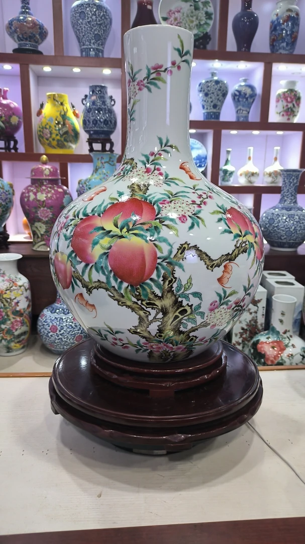 粉彩九挑五福天球瓶