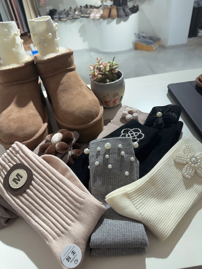 百搭洋气各色重工中筒袜 （No 退No 换）