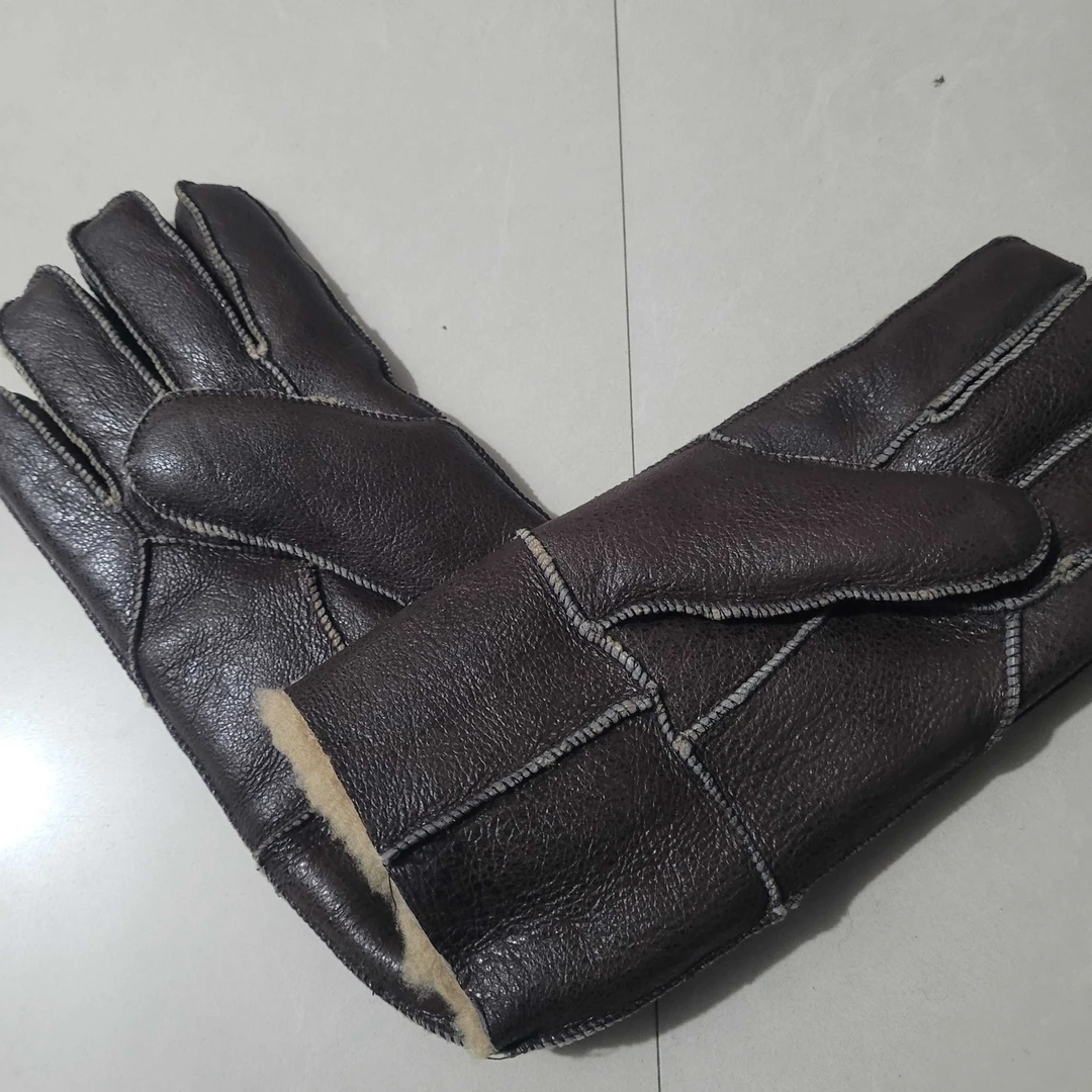 冬季时尚保暖羊皮皮毛一体手套分指，颜色随机发货