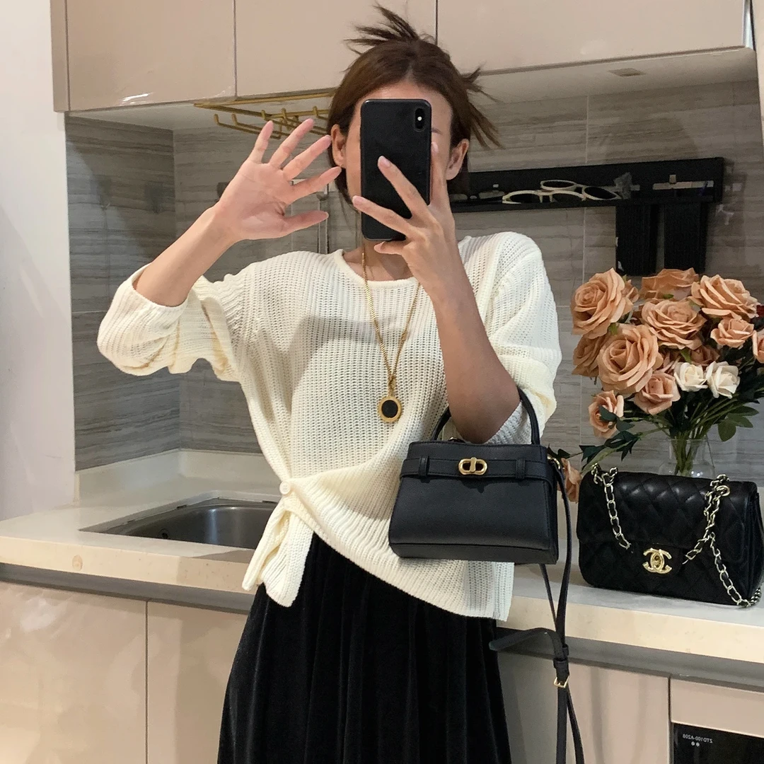 韩系设计感下摆提扣针织衫女秋冬新款百搭简约休闲纯色毛衣T9448