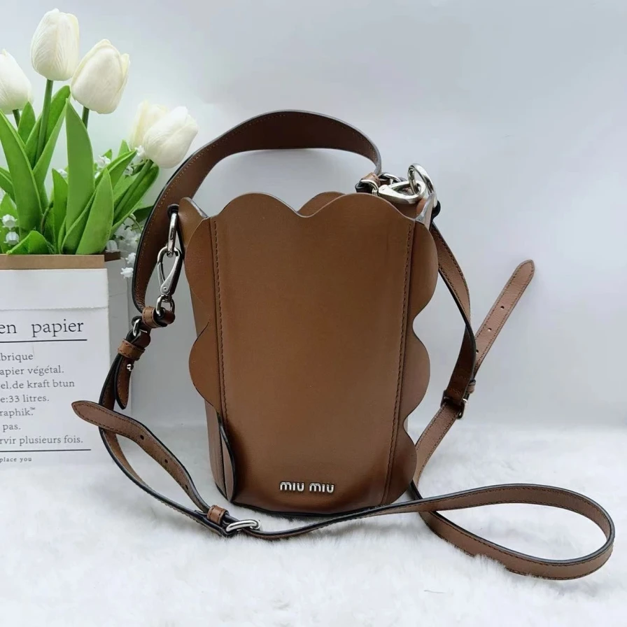 95新 MIU MIU/缪缪  棕色水桶包 904 3757