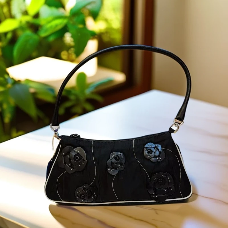 95新 Prada/普拉达  黑色小花腋下包 1051 3643
