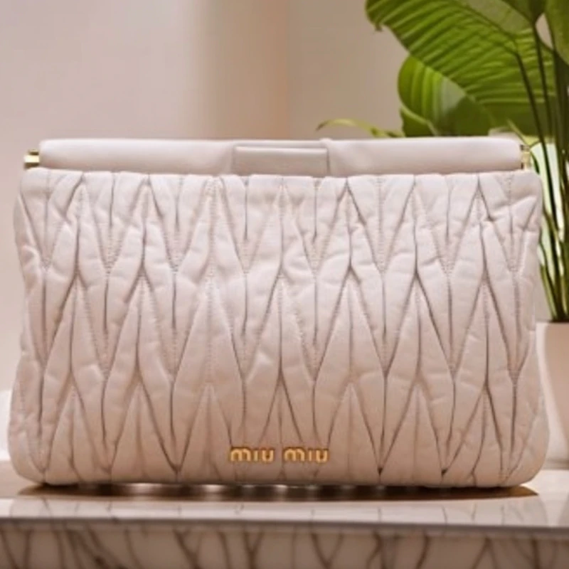 95新 MIU MIU/缪缪  A淡粉色褶皱链条包 1046 5950