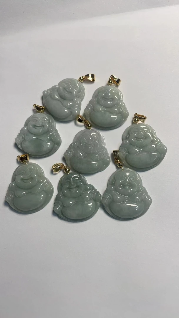 小佛公天然翡翠玉，时尚挂坠吊坠素款，多样性发其一，随机发。精美