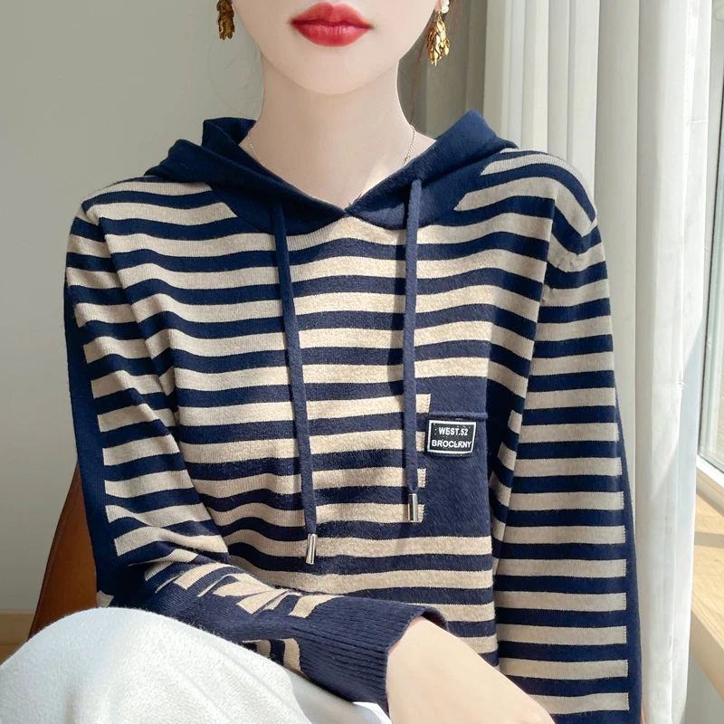 中年妈妈连帽羊绒针织卫衣女减龄春秋季新款羊毛拼色条纹毛衣帽衫