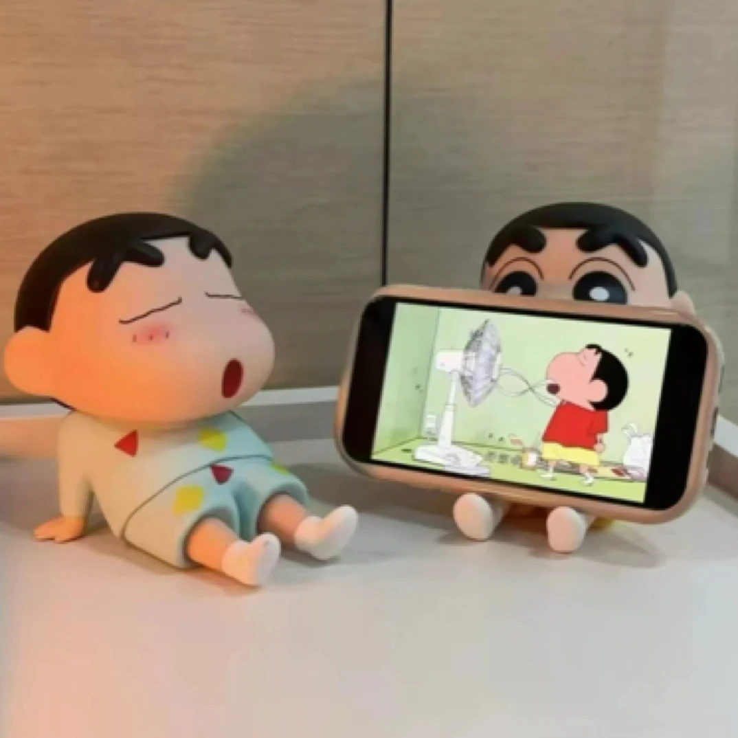 蜡笔小新手机支架手办桌面睡袍摆件野原新之助模型搪胶公仔可爱