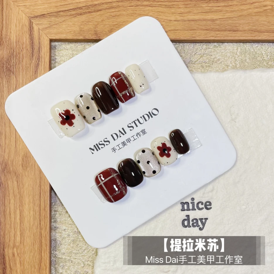 【提拉米苏】秋冬猫眼美甲气质穿戴甲手绘花朵显白黑色星星花花美甲