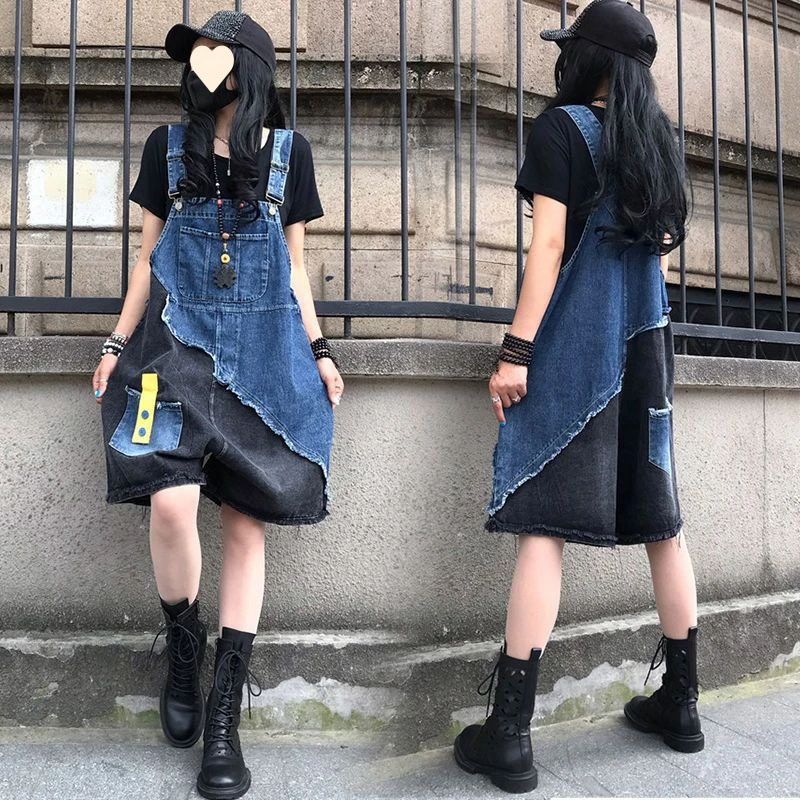 牛仔短裤特色拼接女夏宽松气质新款流行时尚阔腿五分大码背带裤