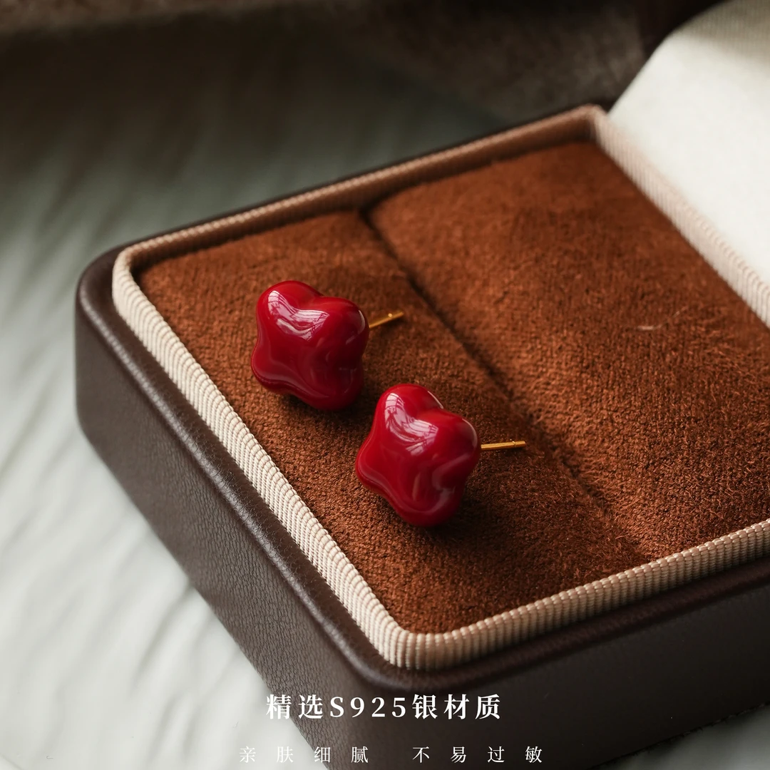 丽沁 925银耳饰 秋冬新款四叶草复古安可拉红耳钉气质高级感耳环