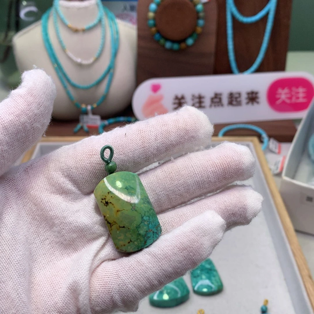 绿松石配饰未镶嵌三***月