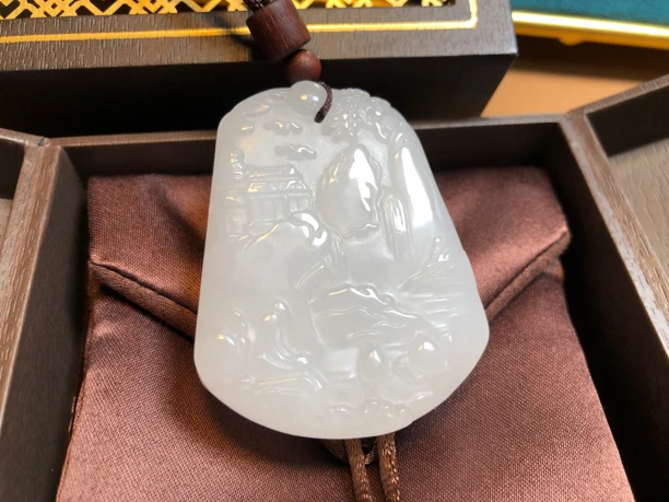 天然新疆玉石山水意境牌 男女款精美大气时尚金丝玉吊坠