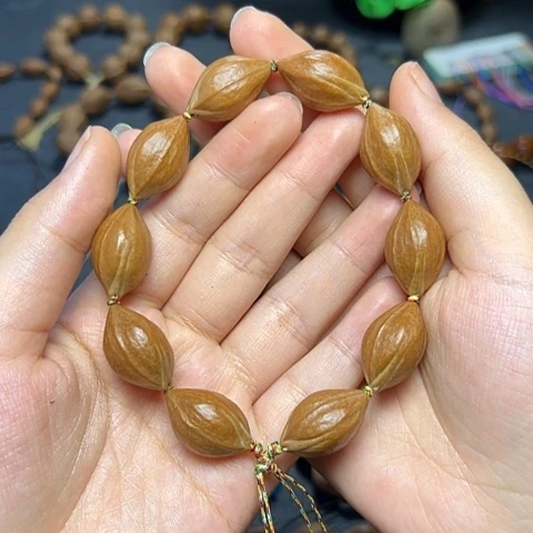 橄榄核核雕油 1.5 2.4左右 手