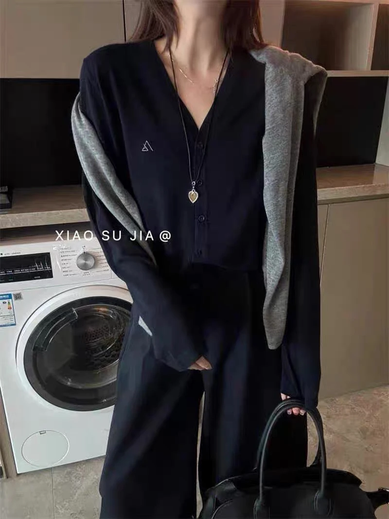 【云云精选】2608 秋季V领开扣小衫