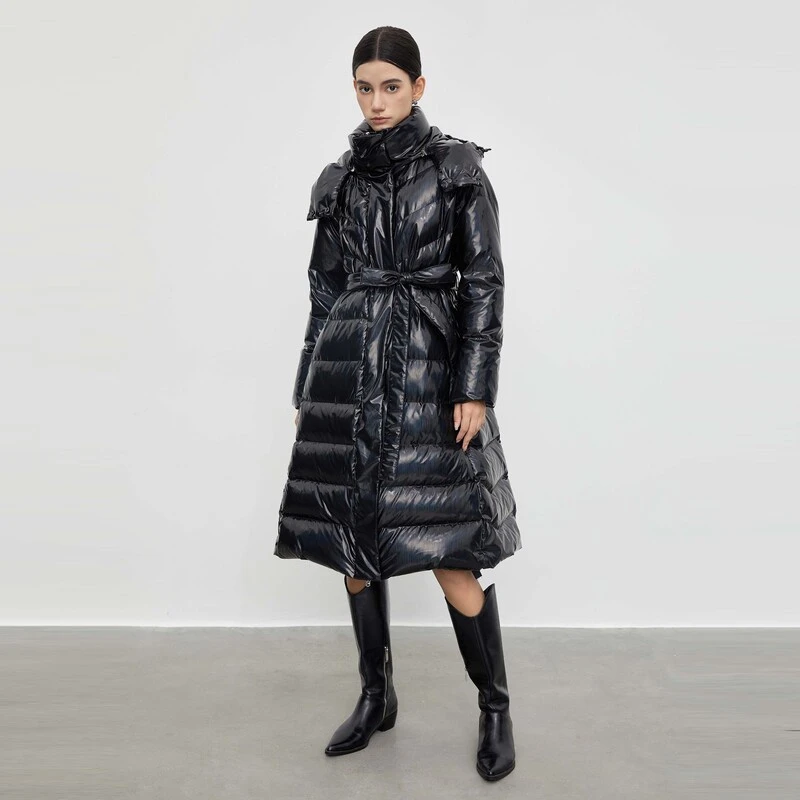sdeer圣迪奥冬季女装高领连帽收腰亮面保暖长款羽绒服S23462402