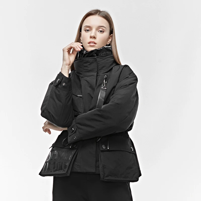 S·DEER圣迪奥高领字母胶印贴袋收腰短款假两件羽绒服S19482427