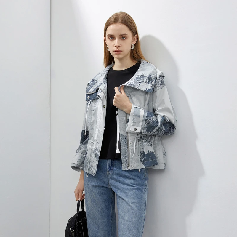 S·DEER圣迪奥女装连帽撞色印花收腰短款外套S23182201