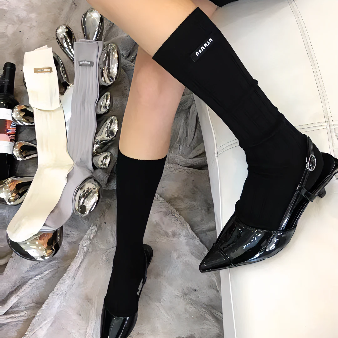 萝茜妮嫚爆款简约时髦极简布标logo设计感条纹纯色女士小腿袜