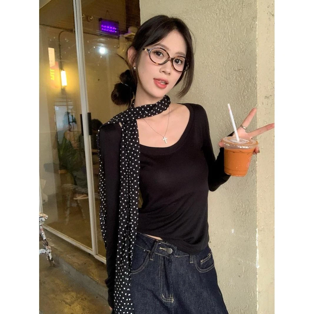 甜辣妹简约修身露锁骨长袖T恤女早秋短款正肩内搭纯色打底衫上衣