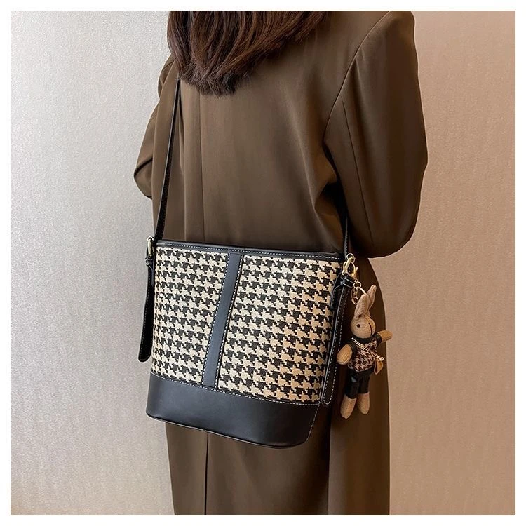 高级感女士水桶包百搭单肩斜挎包