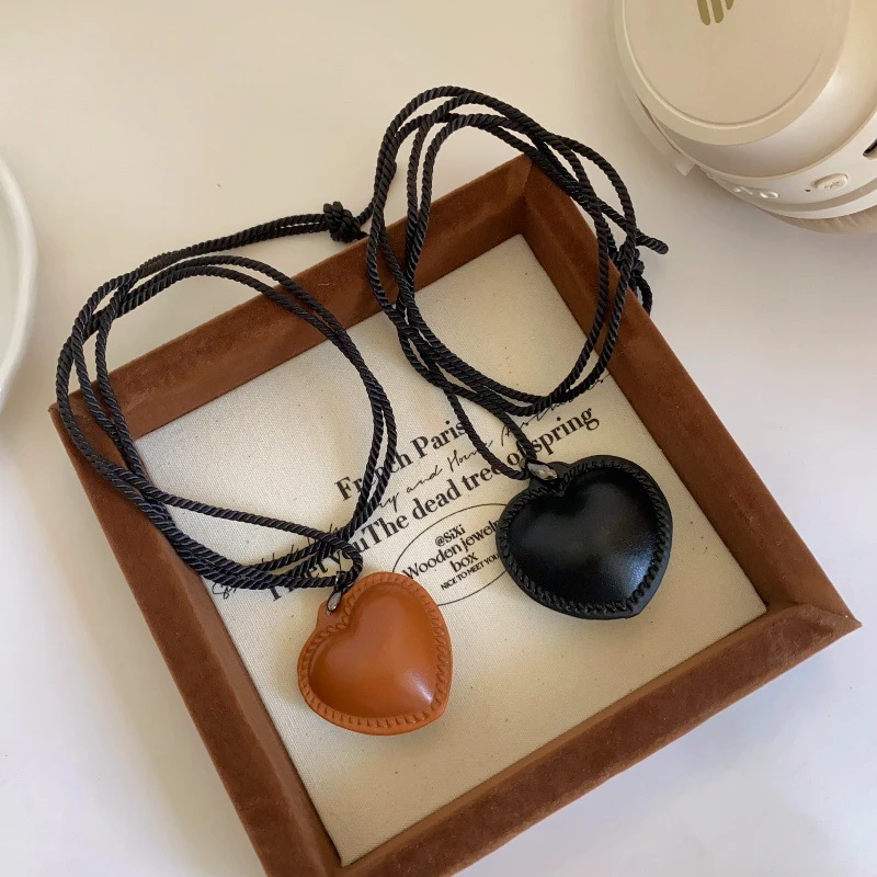 非金属皮质项链 韩国博主fever同款立体爱心项链春夏ins黑咖色