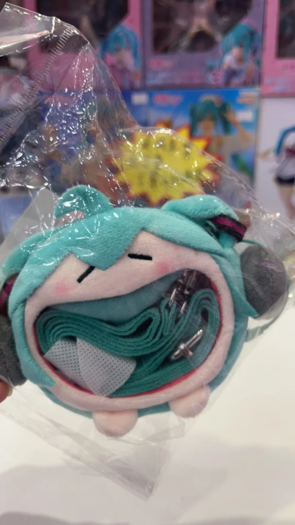 潮玩吧唧周边手办痛包