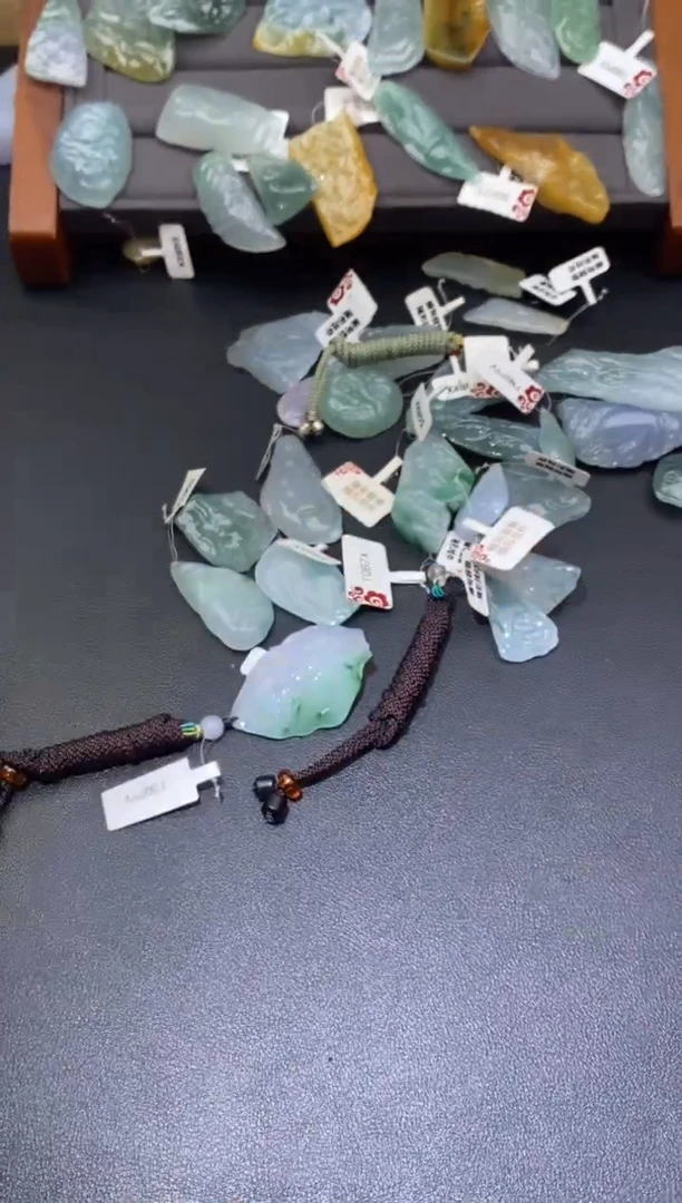 【闪购商品】定制翡翠未镶嵌翡翠吊坠