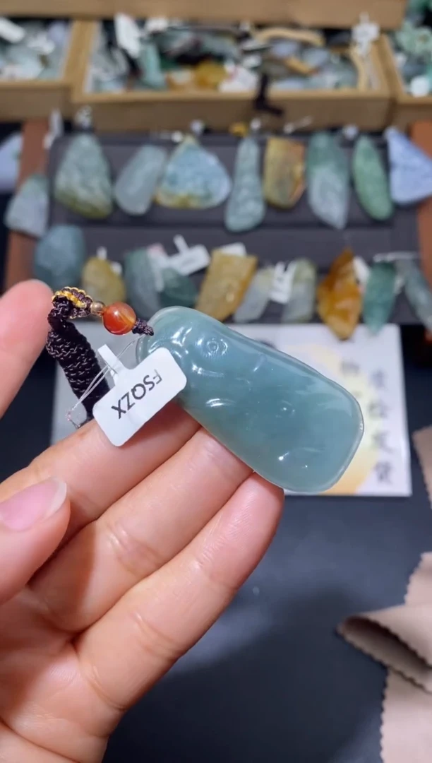 【闪购商品】定制翡翠未镶嵌翡翠吊坠