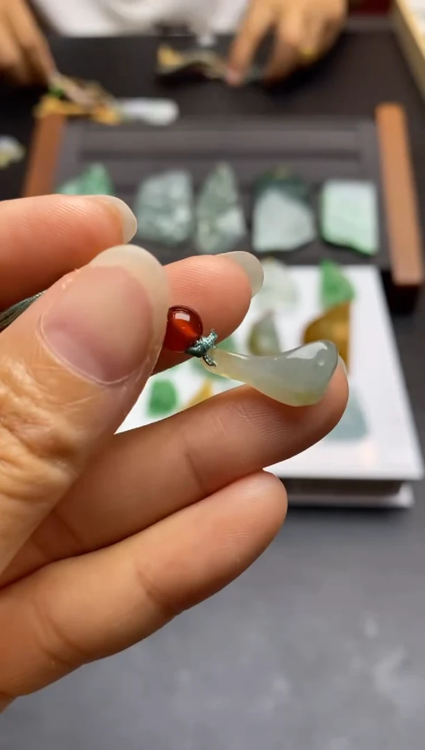 【闪购商品】翡翠颈饰未镶嵌翡翠净货~