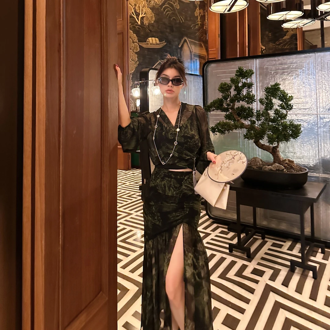 郭甜心【蔷薇高奢】早春新款气质显瘦小众设计感复古开叉套装011104