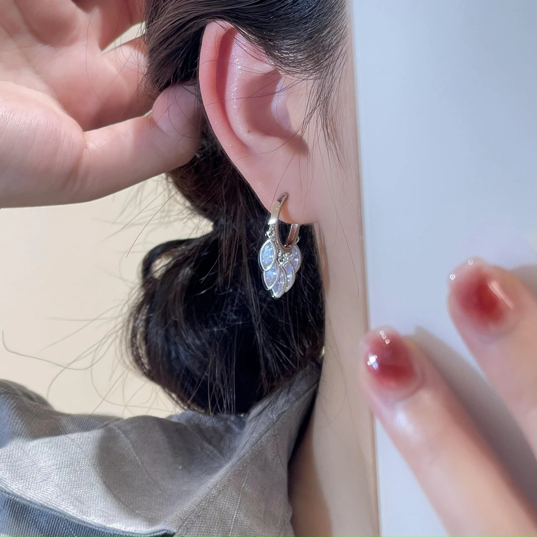 超闪灵动冰透树叶气质高级满镶耳扣R1533