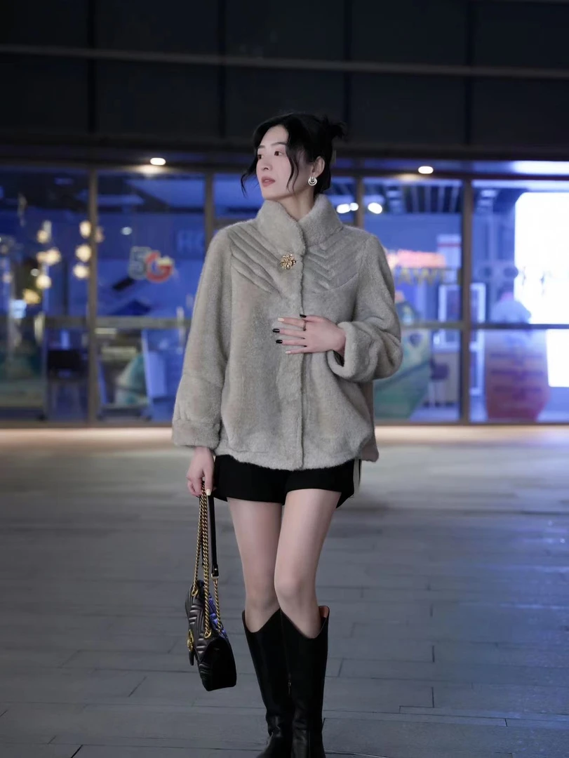 8809新款冬季皮毛一体网红气质时尚保暖百搭女士外套轻