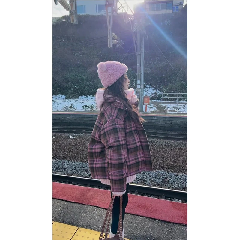 冬季韩系穿搭超好看慵懒风保暖格纹外套女超好看百搭面包服外套