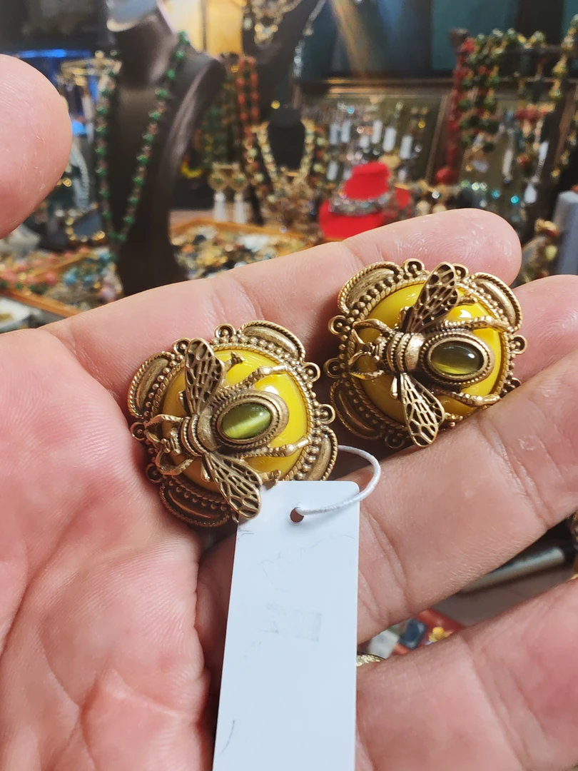 钨合金耳饰 妹妹的蜜蜂耳钉