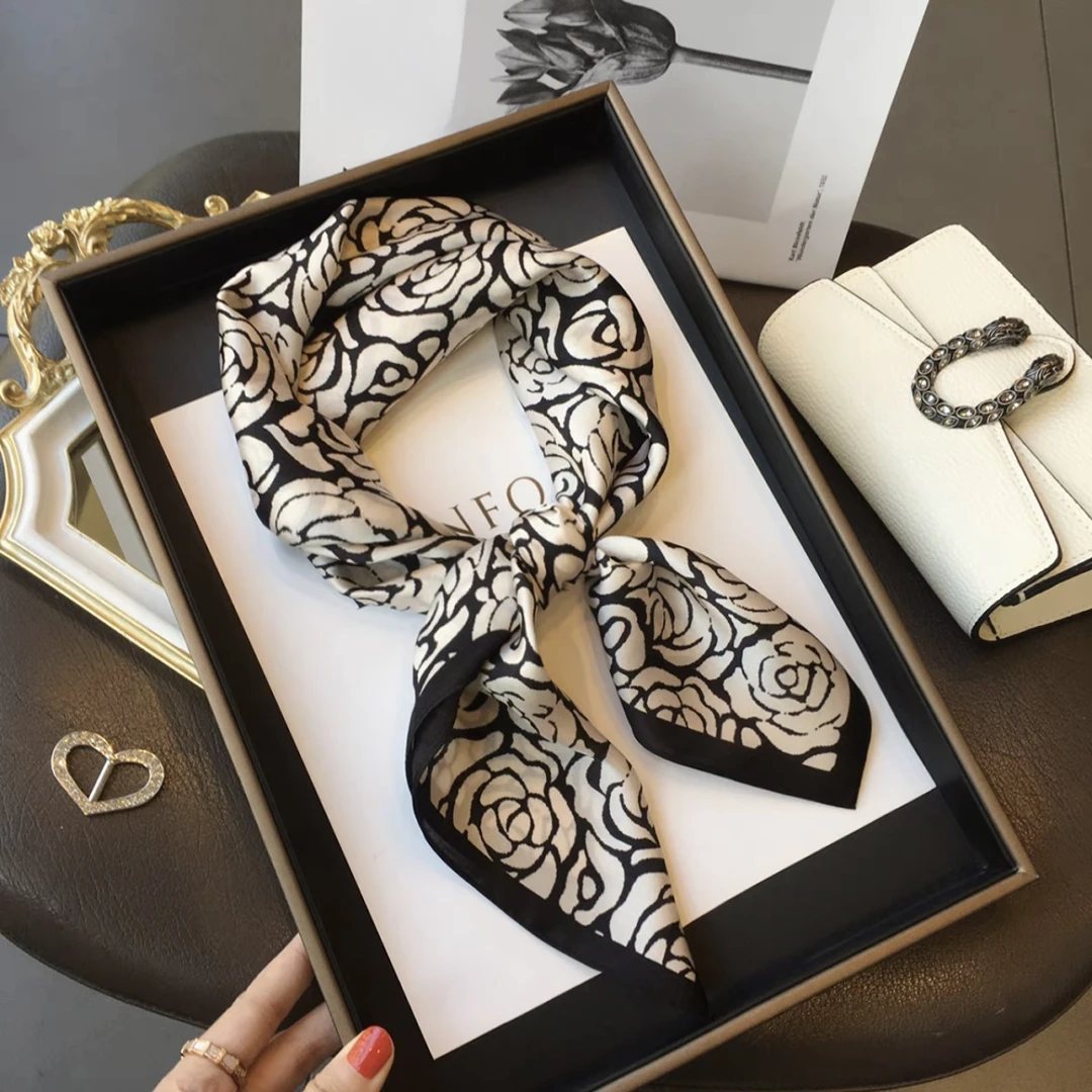 Hongxi Scarves/鸿晰丝巾桑蚕丝黑白简约山茶花68方巾时尚C047